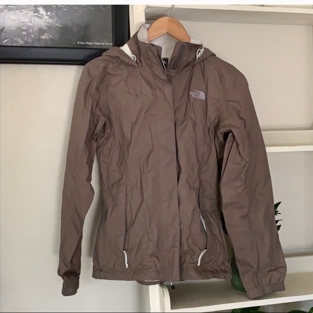 Ladies The North Face rain/wind/shell jacket.